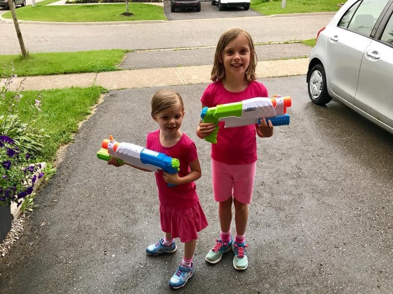 /2017/water-guns-in-the-rain/image0