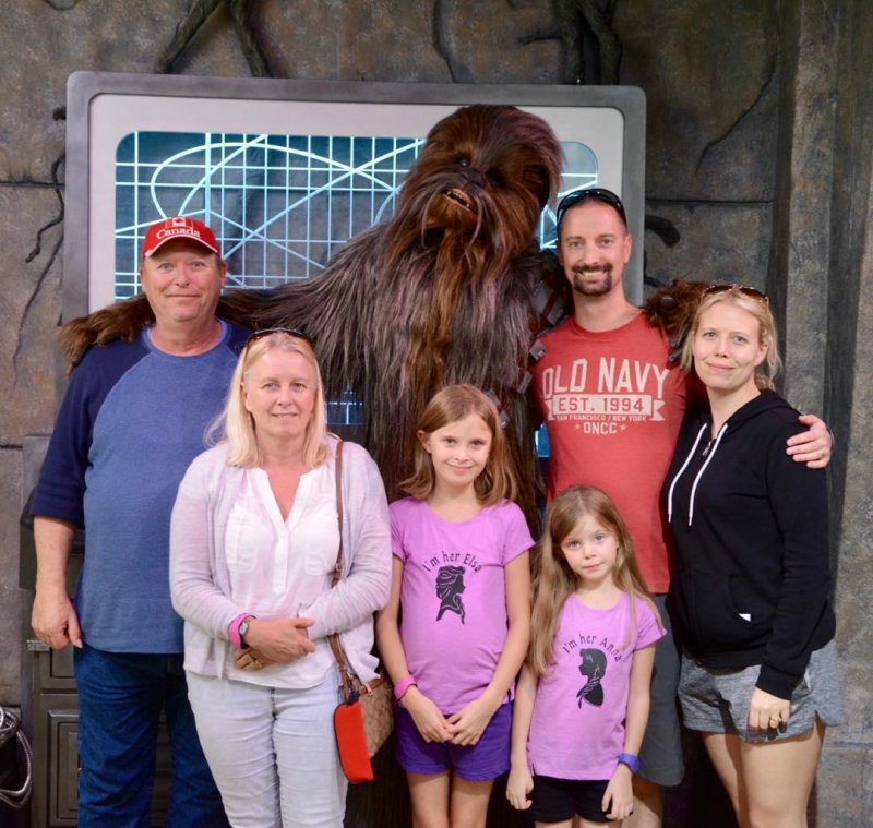 /2019/met-this-guy-while-at-disneychewie/image0